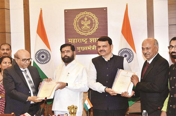 Backward Classes Commission Chair Justice Shukre and his deputy presenting the report. Photo: INN