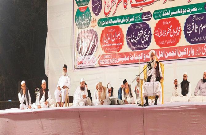 Shaykh Al-Hadith Maulana Rizwanuddin of Akal Kawa giving a speech. Photo: INN