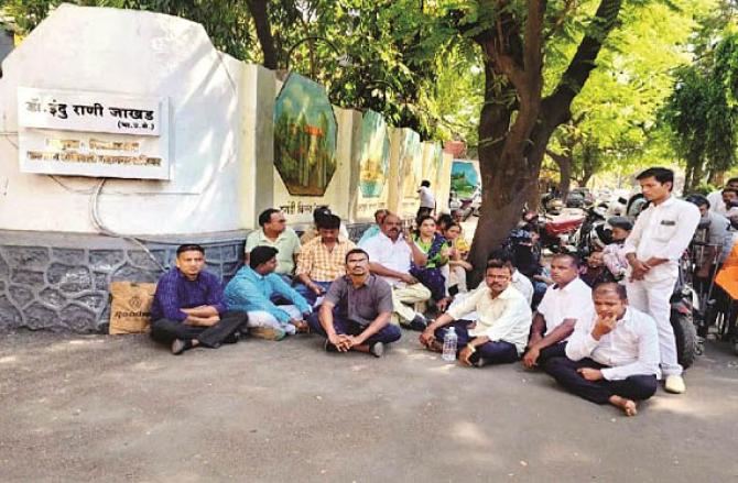 A sit-in outside the bungalow of Municipal Commissioner Andorani Jhakar. Image: Revolution