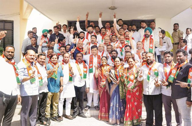 Ashok Chavan with those who joined BJP from Congress