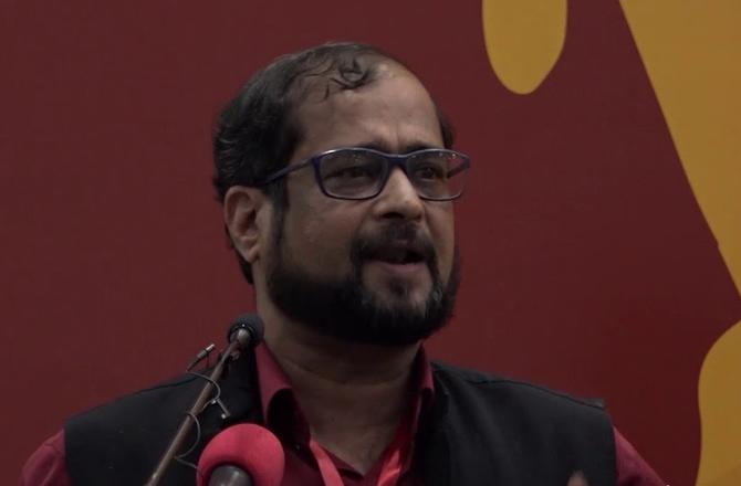 Famous journalist Nikhil Wagle. Photo: INN