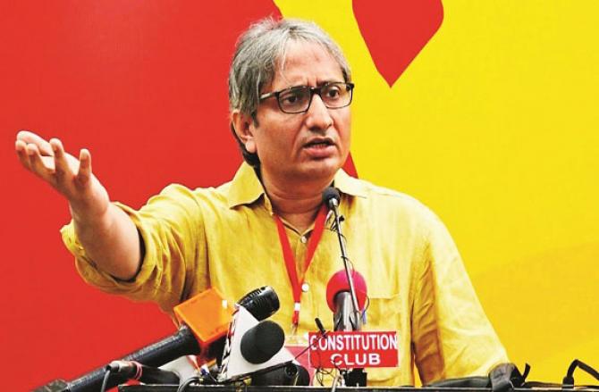 Famous journalist Ravish Kumar established his YouTube channel `Ravish Kumar Official` and soon his number of subscribers reached 83 lakh and 70 thousand while the number of viewers of each of his videos is in millions. Photo: INN