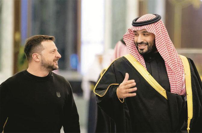 Vladimir Zelensky with Prince Mohammed bin Salman.