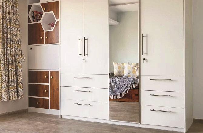 An attractive wardrobe enhances the beauty of the bedroom. Photo: INN