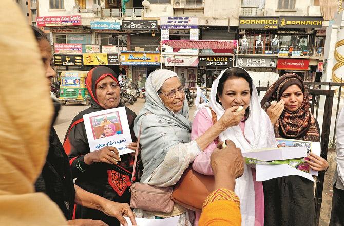 Muslim women in Gujarat expressing happiness over the Supreme Court`s decision. Photo: INN