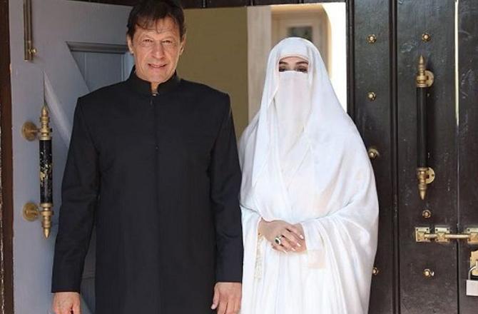Former Prime Minister Imran Khan and his wife Bushra Bibi. Photo: INN