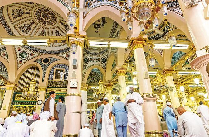 The pillars of the Prophet`s Mosque also have a history. Photo: INN