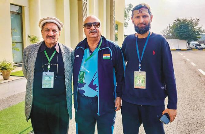 Pakistani and Indian tennis officials together. Photo: PTI