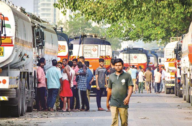 The scene of the truck drivers` strike in Mumbai. Photo: PTI