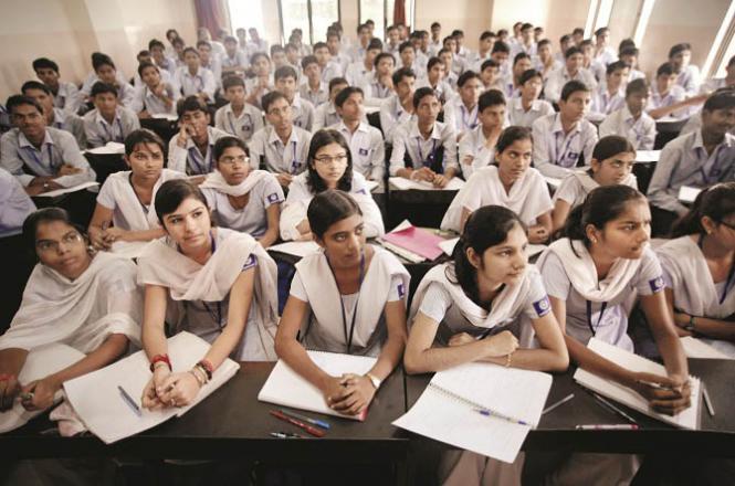 Students should focus their full attention on education, this is the demand of the situation. Photo: INN