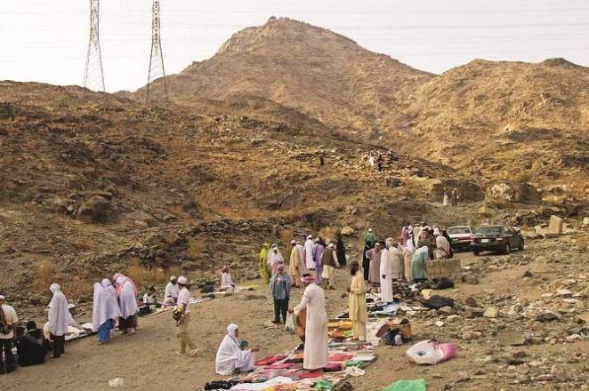 The cave of Thor is located in Mount Thor, three miles to the right of Mecca. Pilgrims coming for Hajj and Umrah must visit this place. Photo: INN
