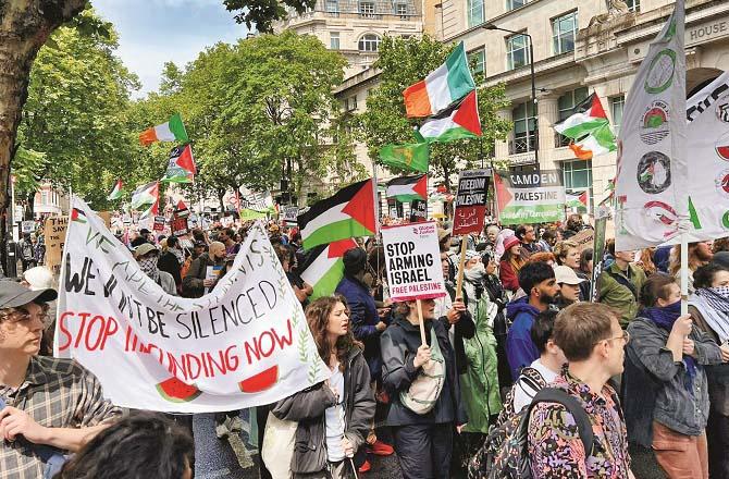 Not only Muslims but other citizens also joined in large numbers in London March. Photo: INN