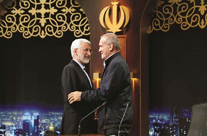 Masoud Al-Badzikian (right) and Saeed Jalili hug after a TV debate for the presidential election. Photo: INN