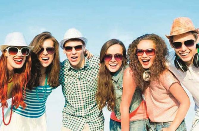 Each color of sunglasses has its purpose, it is important to know their benefits before using them. Photo: INN