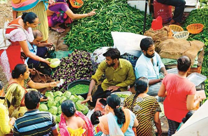 The common consumer is the most worried about the increase in vegetable prices. Photo: INN