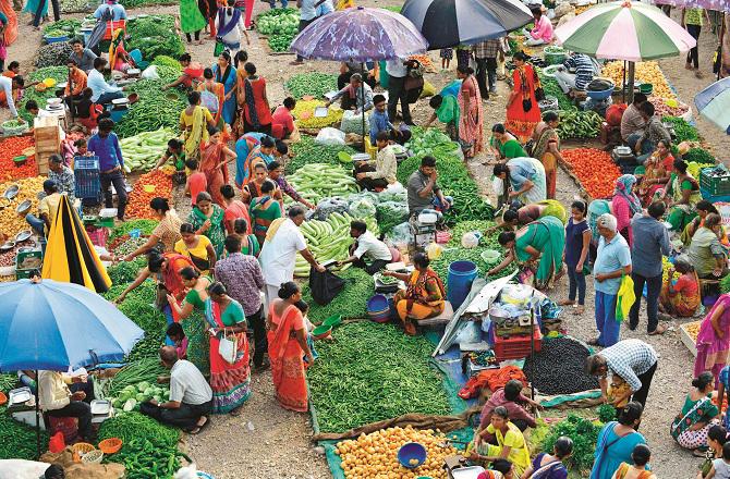 There is also inflation due to spoilage of vegetables in rainy season. Photo: INN.