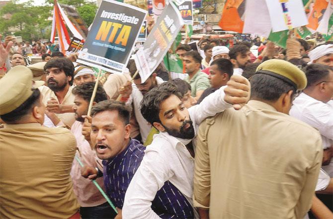 Congress workers staged a protest in Prime Minister Modi`s constituency Varanasi against corruption in NET. Photo: PTI
