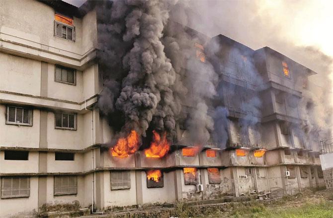 The fire in the company was so terrible that it could be brought under control after 5 hours of effort.