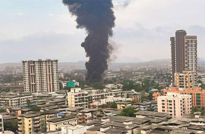 After the terrible fire in the chemical companies of Dombioli, the demand for their removal is gaining momentum.