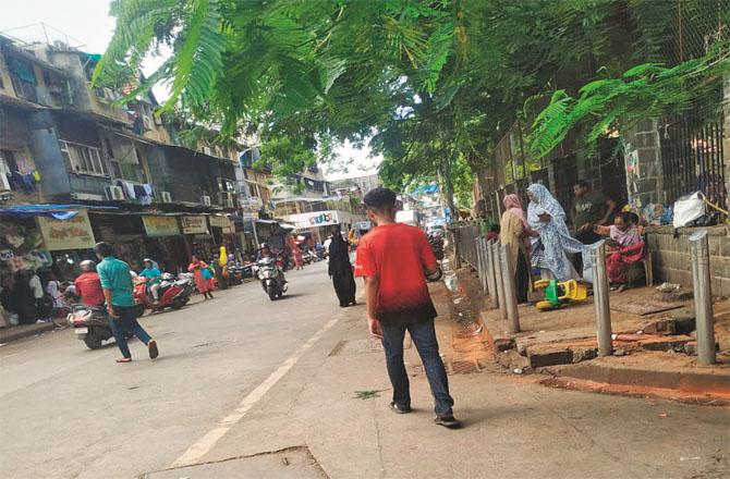 After the BMC action, not a single hawker is visible in the fancy market. Photo: Inquilab