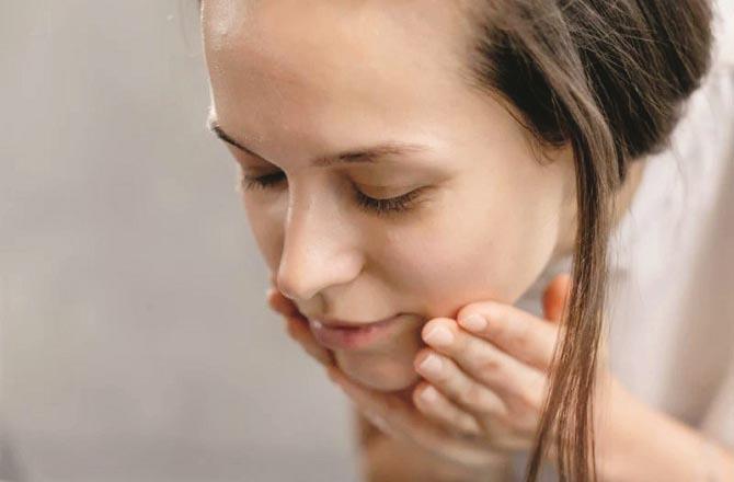 Ice water facial is useful for oily skin. Photo: INN