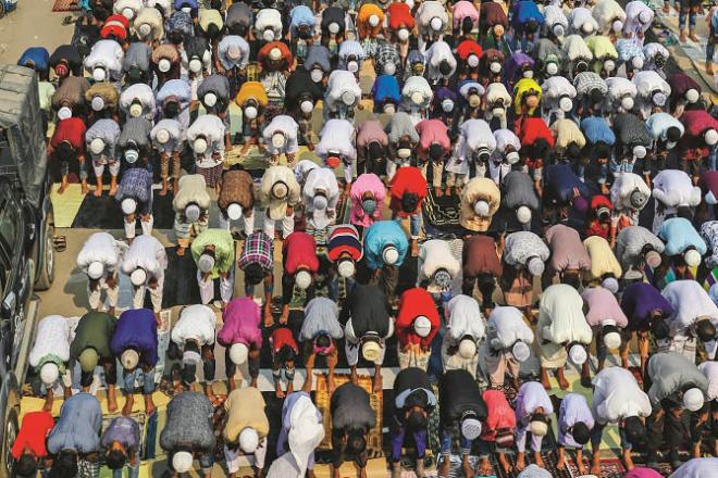 At many places in the Holy Quran, it is emphasized to seek help from Allah through prayer. Photo: INN