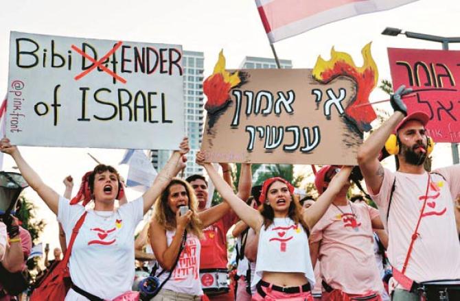A scene of Israeli citizens protesting against Netanyahu in Tel Aviv. Photo: INN