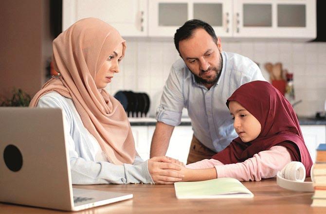 Parents should not forget themselves while training their children. Photo: INN