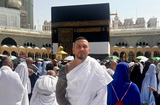Sonny Bill Williams, at Masjid Haram. Image: X