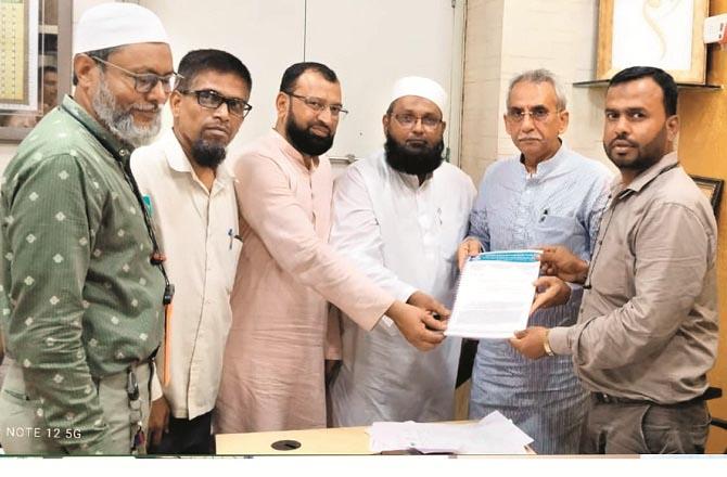 In recent days, 155 such teachers who do not know Urdu have been appointed in the government Urdu schools of Maharashtra. Photo: INN