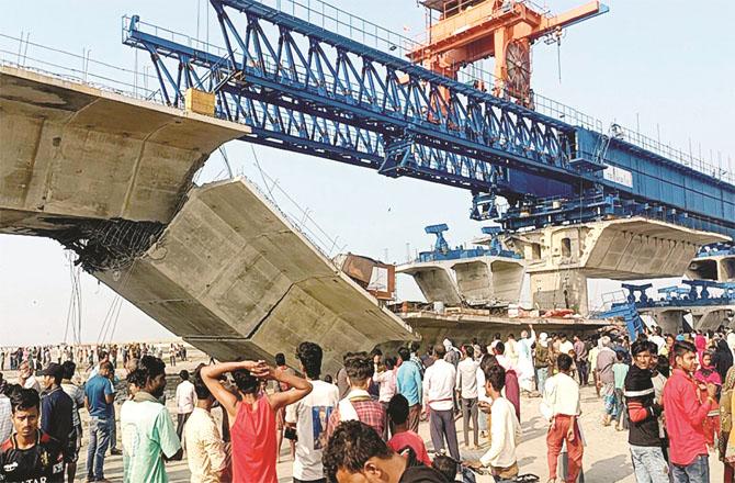 The part of the bridge that collapsed, people gathered here in large numbers after the accident. Photo: PTI