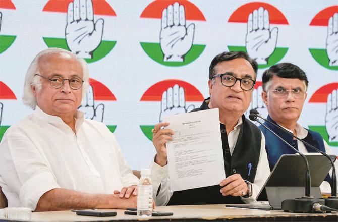 Congress leaders Pawan Kheda, Ajay Maken and Jairam Ramesh showing the Income Tax Department notice during a press conference. Photo: PTI