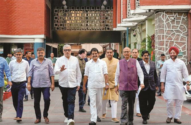 Opposition leader Abhishek Manu Singhvi, KC Venugopal, Derek O`Brien, Jitendra Ohar and a delegation of other leaders leaving the Election Commission office. Photo: PTI