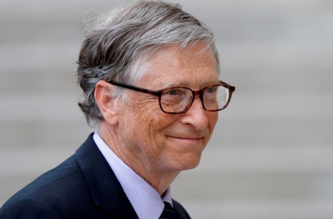 بل گیٹس (Bill Gates): ملٹی نیشنل سافٹ ویئر کمپنی مائیکروسافٹ کے شریک بانی بل گیٹس کی اسٹریٹجک سرمایہ کاری نے ان کی دولت میں ۲۵؍ فیصد اضافہ کیا ہے۔ ۱۳۸؍بلین ڈالر کے اثاثوں کے ساتھ وہ آٹھویں نمبر پر ہیں۔