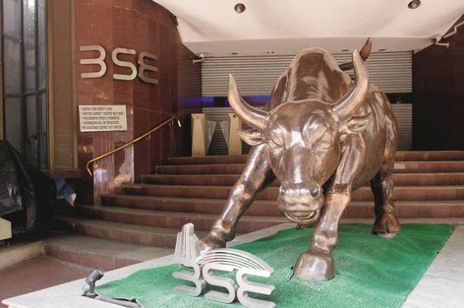 Earlier, on March 27, the stock market was also booming. Photo: INN