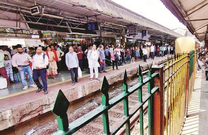 Double discharge facility is being provided for passengers at Dadar platform number 10 and 11. Image: Revolution