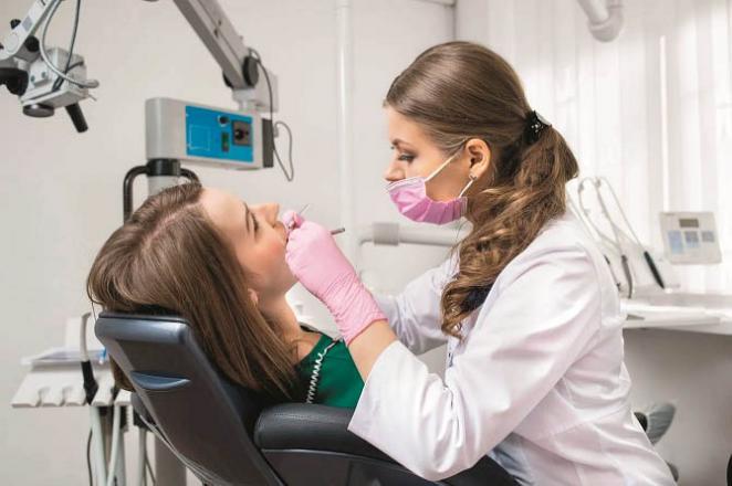 A dental hygienist can work in government and private hospitals. Photo: INN