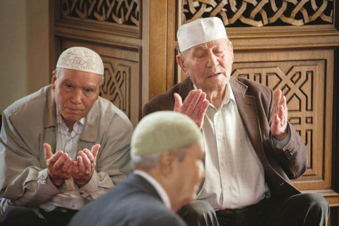 It has been advised to the believers that you should supplicate to your Lord secretly with a sigh. Photo: INN