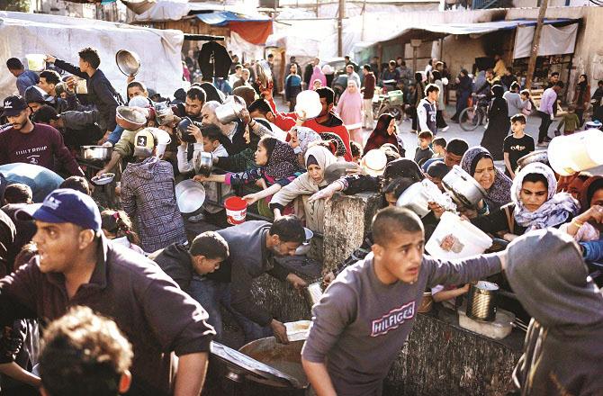 Palestinians can be seen struggling to get aid. Photo: PTI