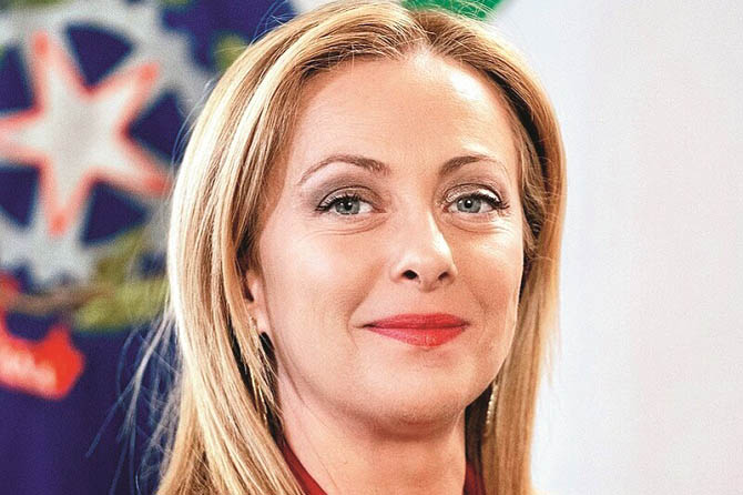 جارجیا میلونی(Giorgia Meloni)&nbsp;اطالوی سیاستداں ۲۰۲۲ء سے اٹلی کی وزیر اعظم ہیں۔ اس عہدے پر فائز ہونے والی وہ پہلی خاتون ہیں۔ ۲۰۰۶ء سے چیمبر آف ڈپٹیز کی رکن ہیں اور ۲۰۱۴ء سے بردرز آف اٹلی سیاسی پارٹی کی قیادت کر رہی ہیں۔۲۰۲۰ء سے ای سی آر کی صدر ہیں۔