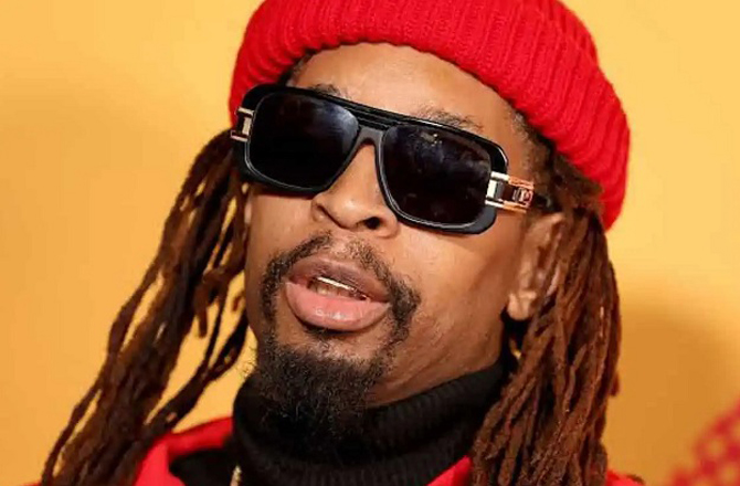 لل جون (Lil Jon): اسلامی نام: برادر جان۔ مشہور امریکی ریپر، پروڈیوسر اور موسیقار نے رمضان المبارک ۲۰۲۴ء کے پہلے جمعہ کو لاس اینجلس کی مسجد میں اسلام قبول کیا۔