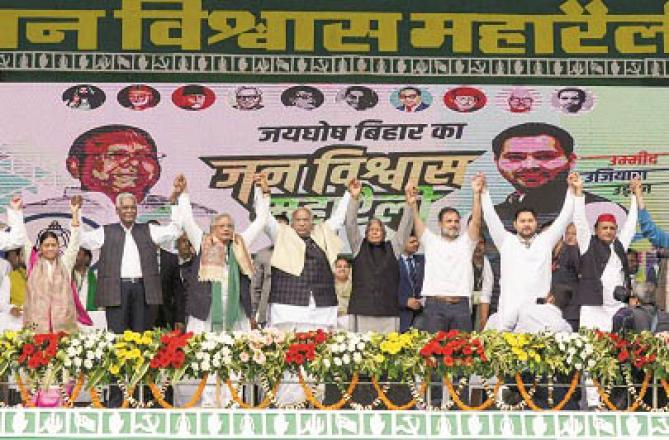 At the historic Gandhi Maidan in Patna, leaders at the India Ittehad rally showed unity and reiterated their resolve to oust the BJP from power in the parliamentary elections. Photo: PTI