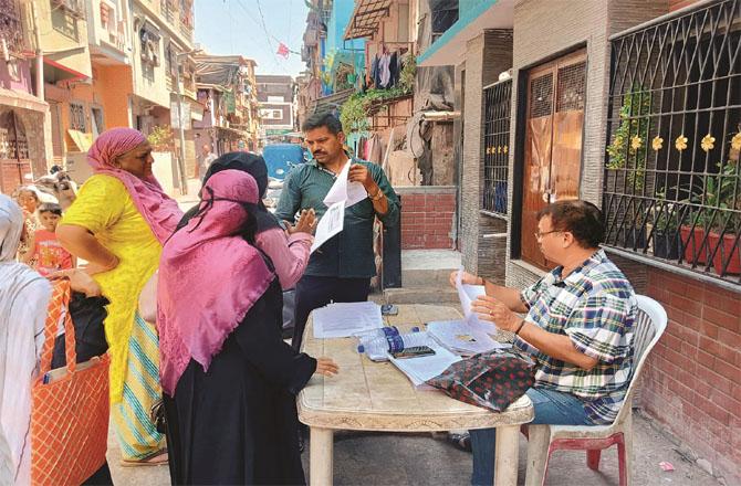 Voters are being guided in the camp organized during the voter awareness campaign.. Photo: INN