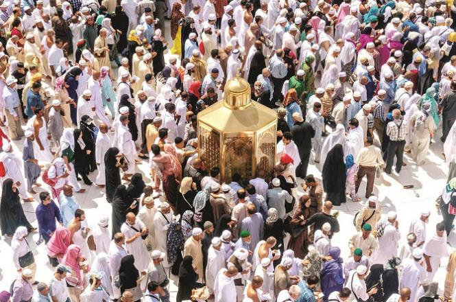 In Masjid al-Haram, at a short distance from Bait Allah, there is Maqam Ibrahim towards the east, which is also mentioned in Surah Baqarah. Photo: INN