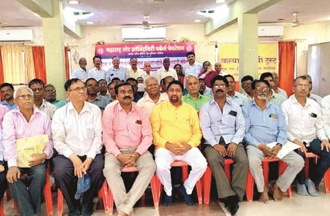 The workers of the organization during the meeting held in Nagpur. Photo: INN