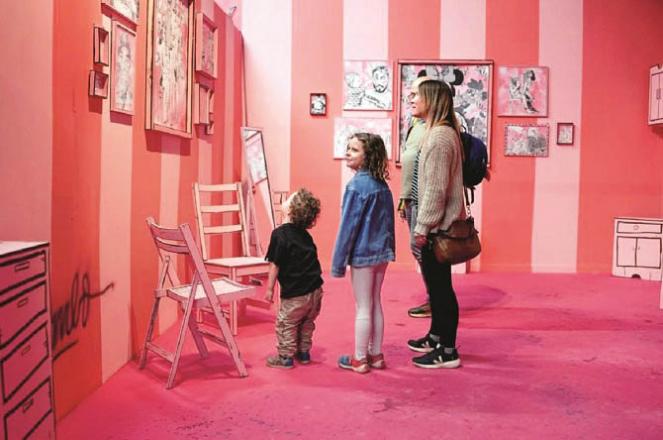 In most homes in Western countries, girls` rooms are painted pink and the furniture is also in shades of pink. Photo: INN