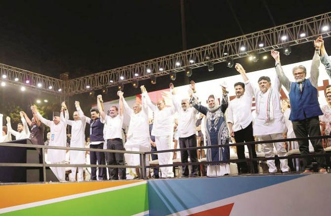 Opposition leaders demonstrate unity at Shivaji Park. MK Stalin in his speech vowed that the `All India` coalition would form the next government in Delhi after winning the Lok Sabha elections. Photo: PTI