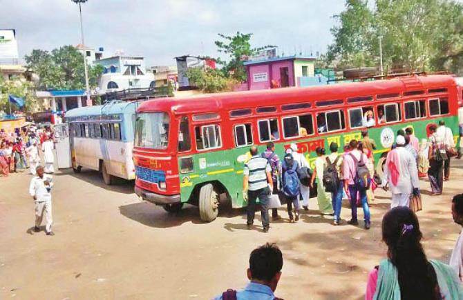 Passengers have been relieved of many problems due to digital payment. Photo: INN