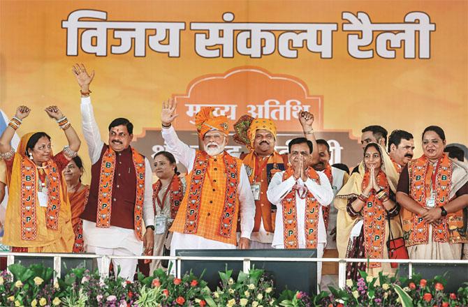 Prime Minister Modi and Chief Minister Mohan Yadav in a rally held in Madhya Pradesh. Photo: INN