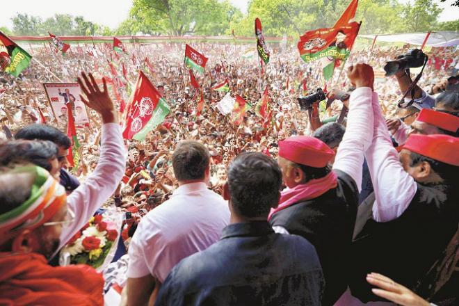 A crowd of lakhs was present to catch a glimpse of Rahul and Akhilesh at the rally held in Phulpur. Photo: PTI